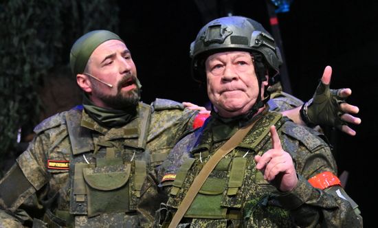 Спектакль "Данькина каска" в театре Российской Армии