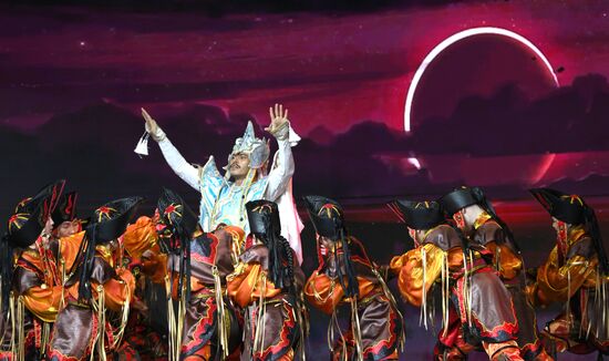 Международная выставка-форум "Россия"
Вечер алтайского танца и горлового пения, павильон №75
Государственный национальный театр танца и песни "Алтам" Место: Россия, Москва. Автор: Максим Блинов/РИА Новости. Выставка "Россия". Республика Алтай. День региона