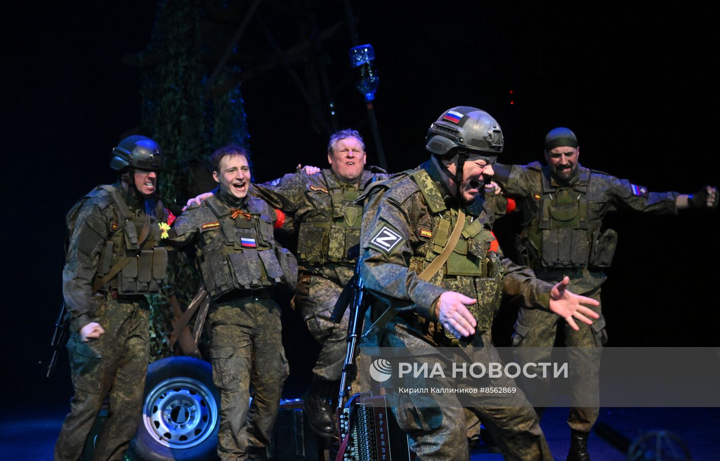 Спектакль "Данькина каска" в театре Российской Армии