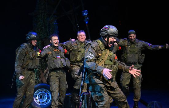 Спектакль "Данькина каска" в театре Российской Армии