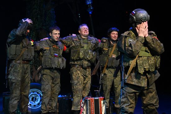 Спектакль "Данькина каска" в театре Российской Армии