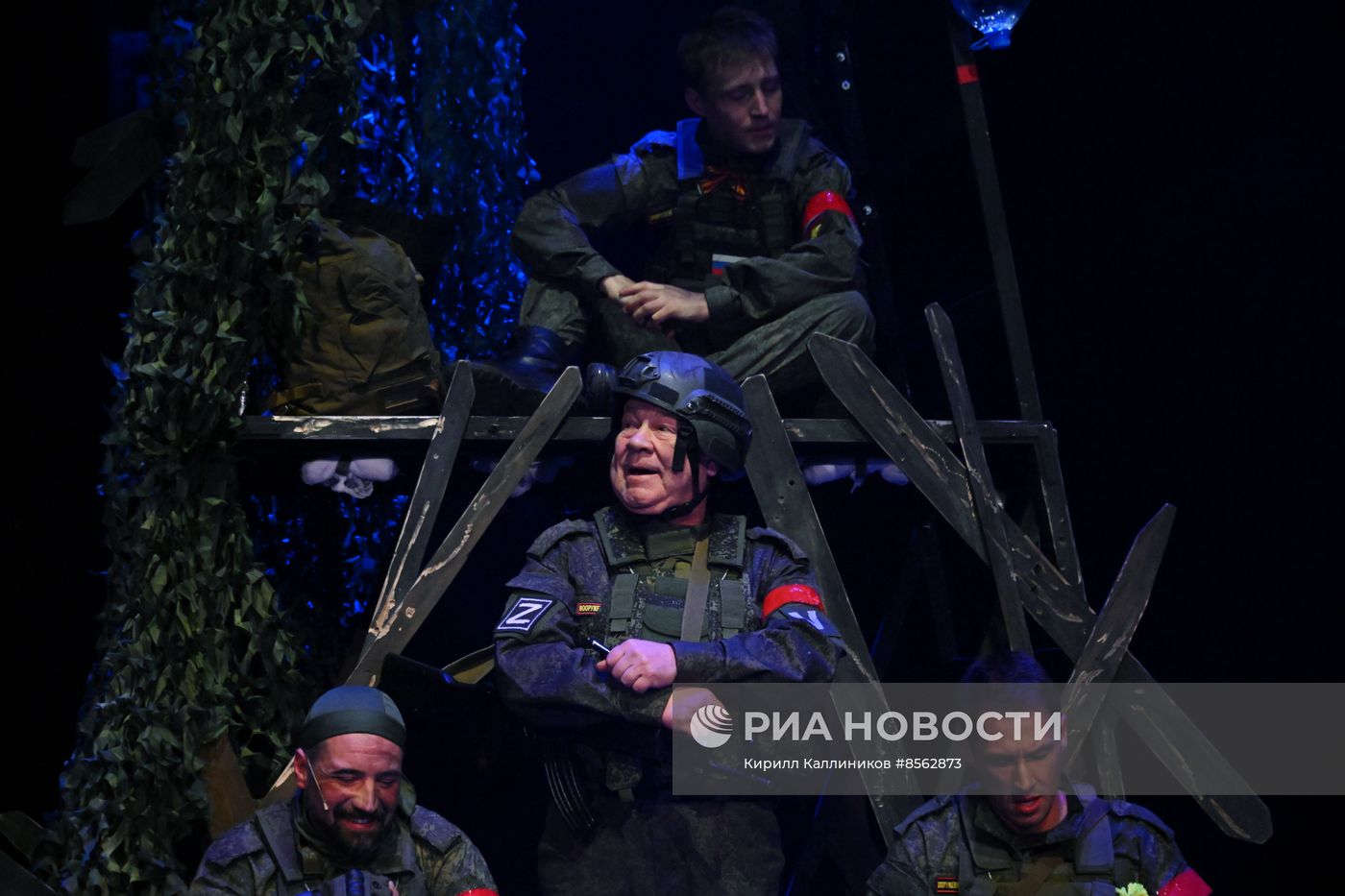 Спектакль "Данькина каска" в театре Российской Армии