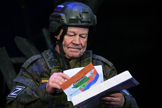 Спектакль "Данькина каска" в театре Российской Армии