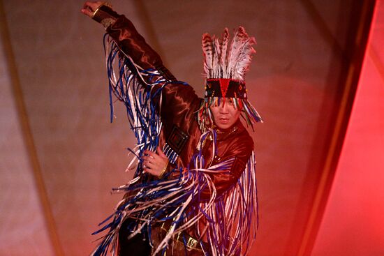 Международная выставка-форум "Россия"
Концертная программа "Там, где рождается Енисей", Главная уличная сцена Место: Россия, Москва. Автор: Рамиль Ситдиков/РИА Новости. Выставка "Россия". Республика Тыва. День региона