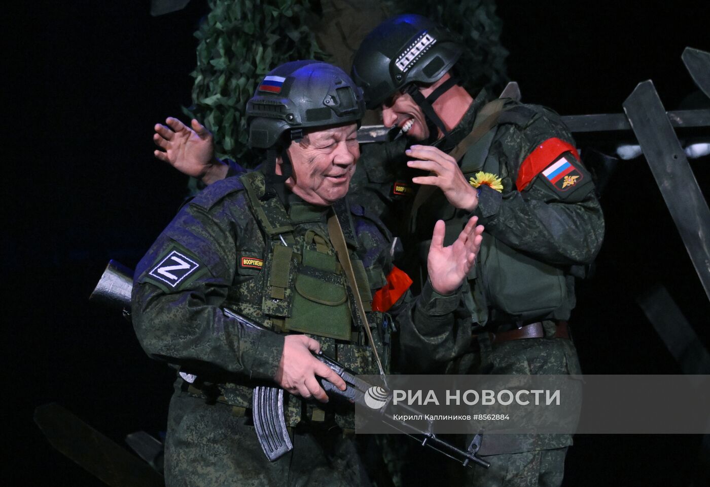 Спектакль "Данькина каска" в театре Российской Армии
