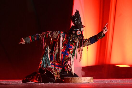 Международная выставка-форум "Россия"
Концертная программа "Там, где рождается Енисей", Главная уличная сцена Место: Россия, Москва. Автор: Рамиль Ситдиков/РИА Новости. Выставка "Россия". Республика Тыва. День региона