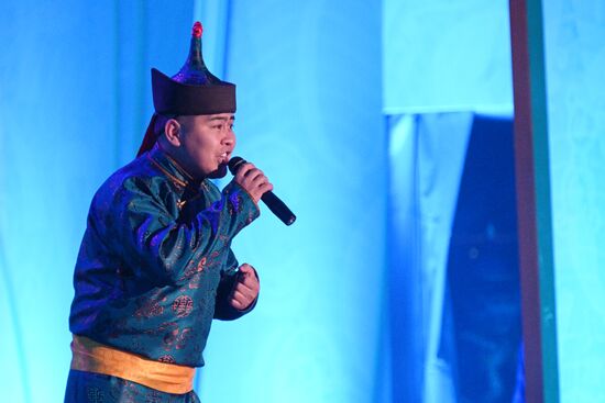 Международная выставка-форум "Россия"
Концертная программа "Там, где рождается Енисей", Главная уличная сцена Место: Россия, Москва. Автор: Рамиль Ситдиков/РИА Новости. Выставка "Россия". Республика Тыва. День региона