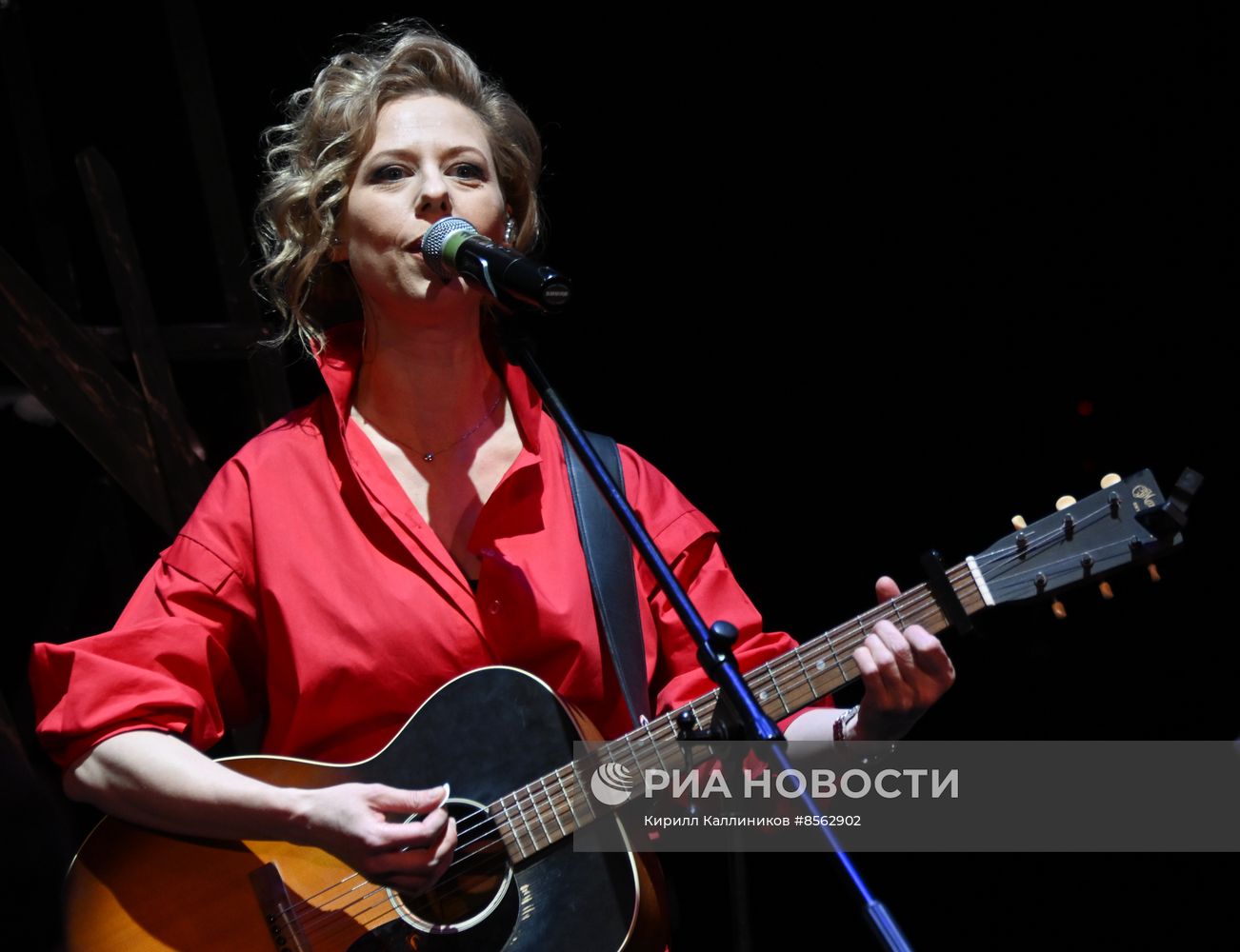 Спектакль "Данькина каска" в театре Российской Армии