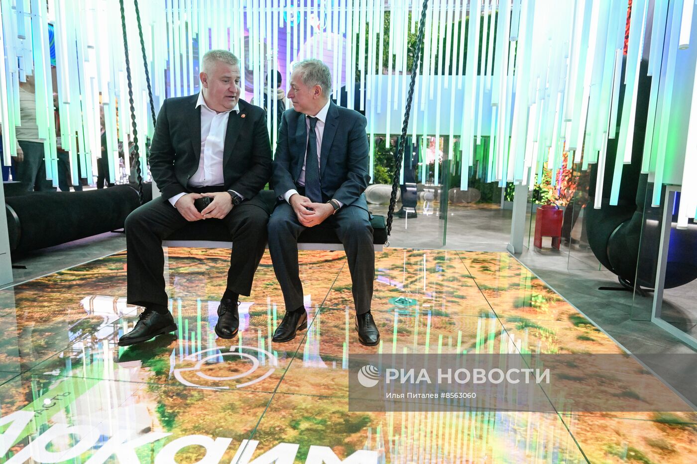 Работа выставки "Россия"