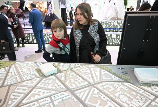 Международная выставка-форум "Россия"
Стенд Челябинской области Место: Россия, Москва. Автор: Илья Питалев/РИА Новости. Работа выставки "Россия"