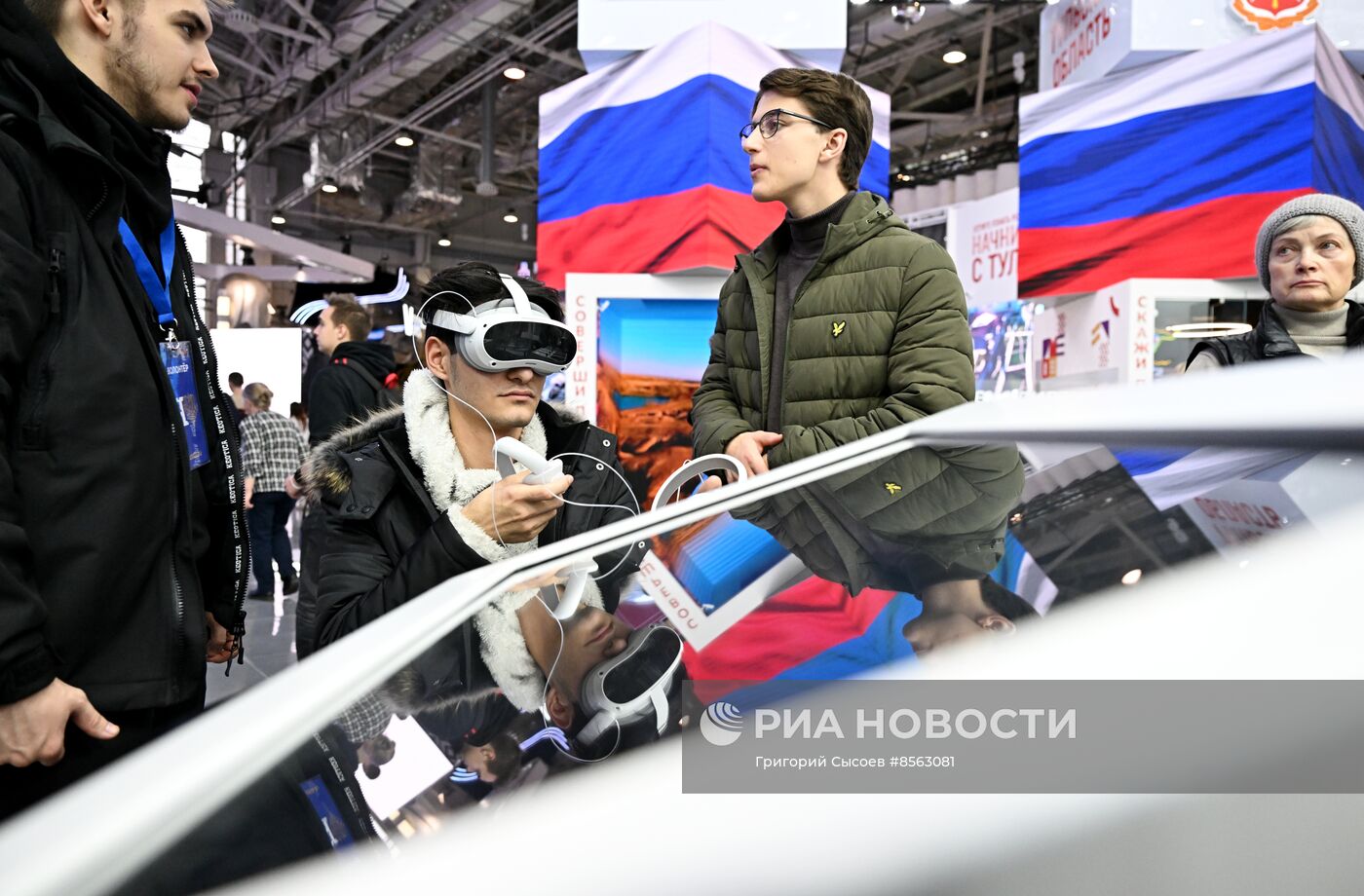 Работа выставки "Россия"