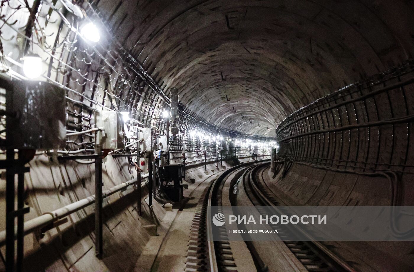 Мэр Москвы С. Собянин осмотрел ход строительства станции метро "Тютчевская"