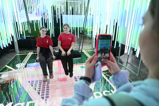 Международная выставка-форум "Россия"
Стенд Челябинской области Место: Россия, Москва. Автор: Илья Питалев/РИА Новости. Работа выставки "Россия"