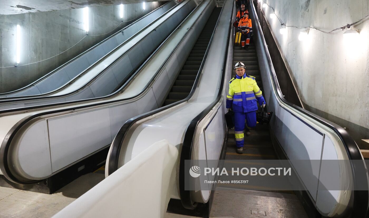 Мэр Москвы С. Собянин осмотрел ход строительства станции метро "Тютчевская"