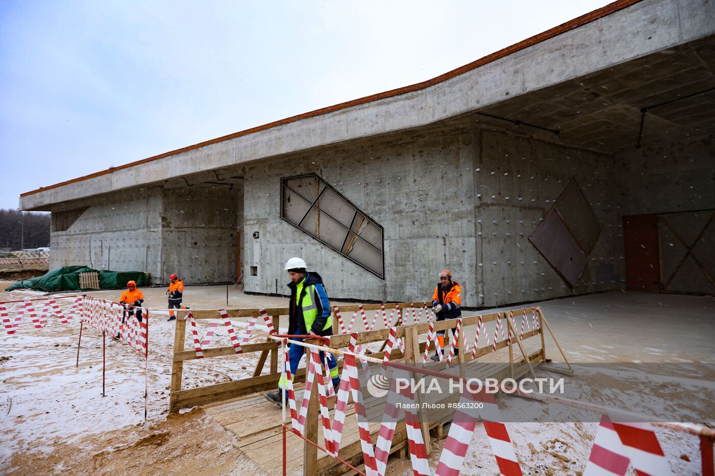 Мэр Москвы С. Собянин осмотрел ход строительства станции метро "Тютчевская"