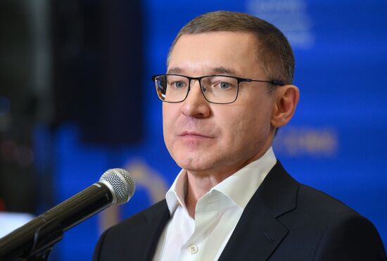 Международная выставка-форум "Россия"
Пресс-подходы
Владимир Якушев, полномочный представитель президента РФ в Уральском федеральном округе Место: Россия, Москва. Автор: Илья Питалев/РИА Новости. Выставка "Россия". Челябинская область. День региона