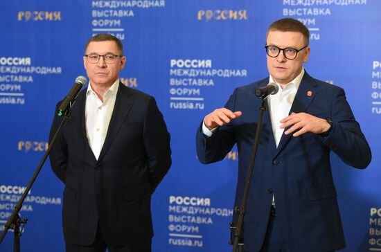Международная выставка-форум "Россия"
Пресс-подходы
Слева направо:
Владимир Якушев, полномочный представитель президента РФ в Уральском федеральном округе
Алексей Текслер, губернатор Челябинской области Место: Россия, Москва. Автор: Илья Питалев/РИА Новости. Выставка "Россия". Челябинская область. День региона
