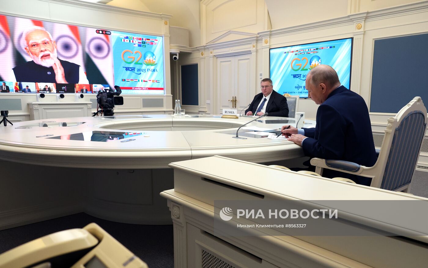 Президент РФ В. Путин принял участие во внеочередном саммите "Группы двадцати"