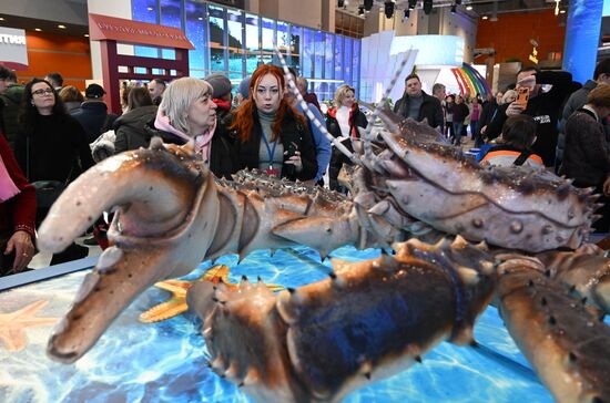 Международная выставка-форум "Россия" Место: Россия, Москва. Автор: Илья Питалев/РИА Новости. Работа выставки "Россия"