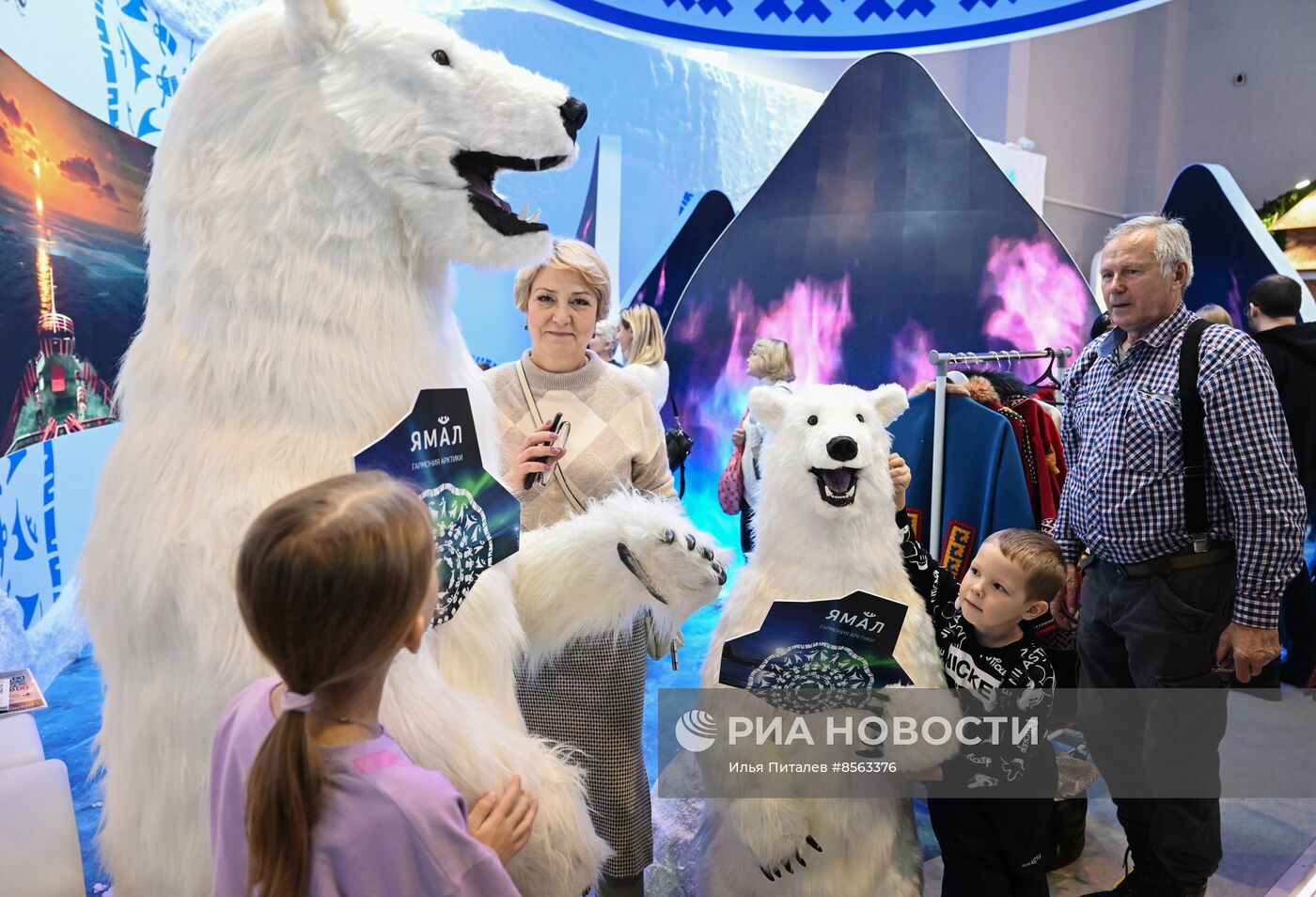 Работа выставки "Россия"