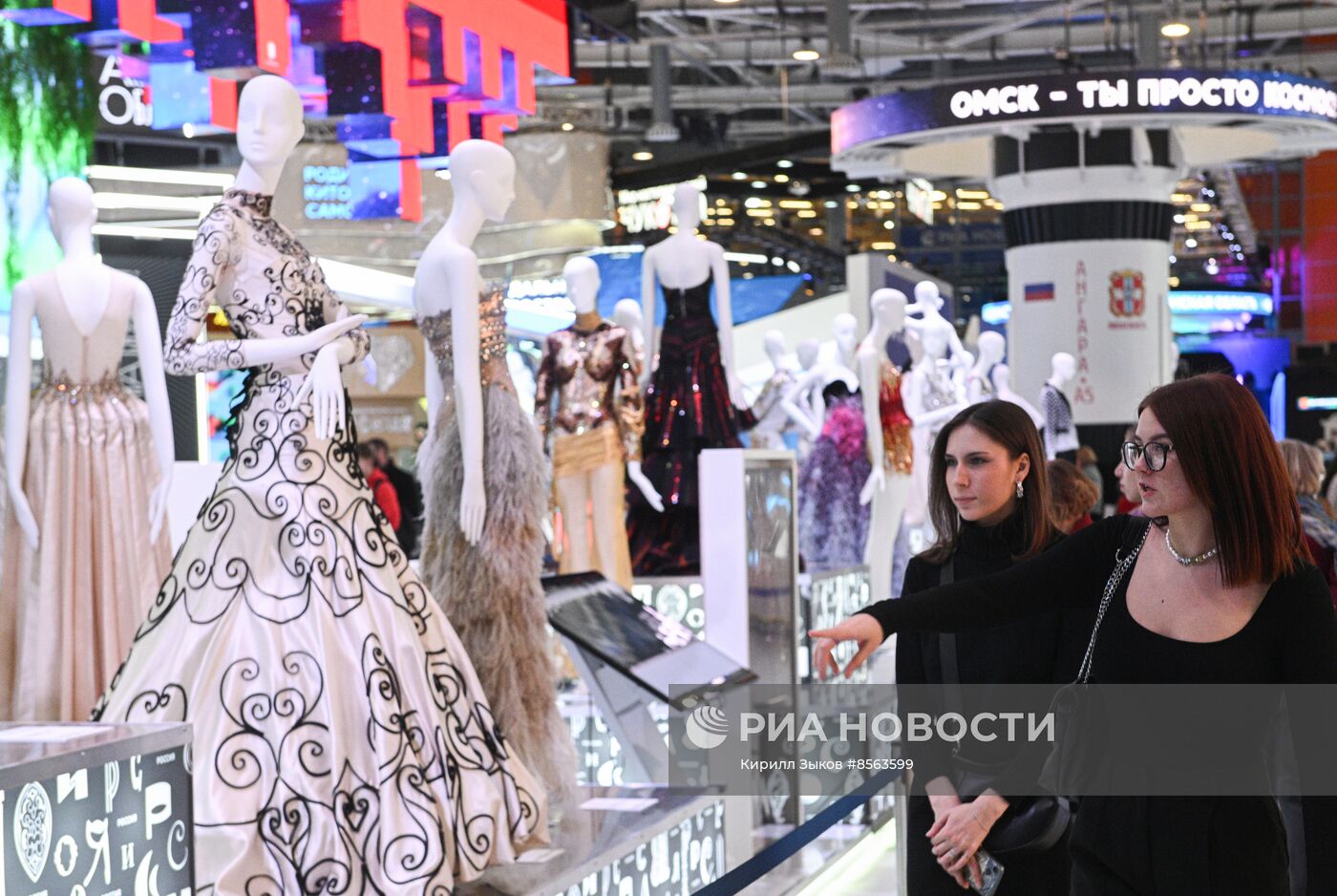 Выставка "Россия". Открытие зоны fashion подиума "Модные бренды России. Эволюция русского стиля"