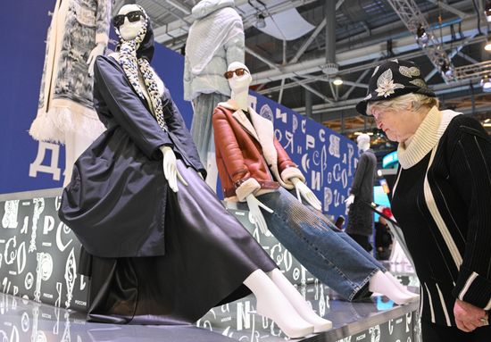 Выставка "Россия". Открытие зоны fashion подиума "Модные бренды России. Эволюция русского стиля"