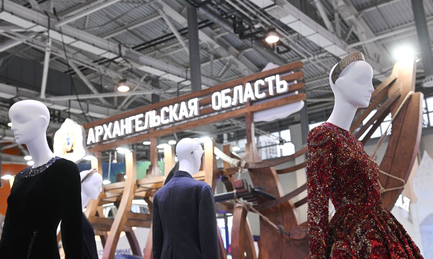 Выставка "Россия". Открытие зоны fashion подиума "Модные бренды России. Эволюция русского стиля"