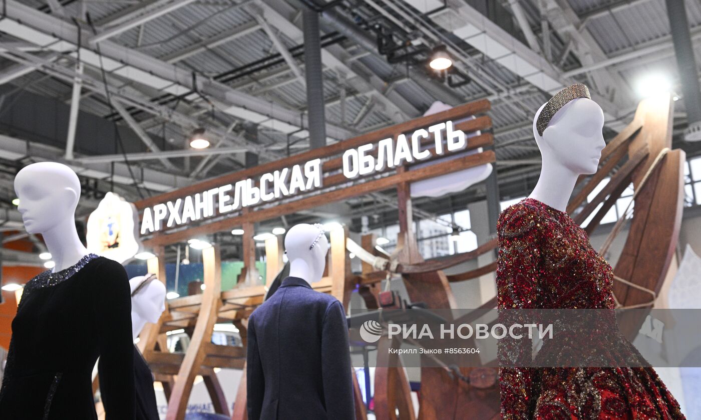 Выставка "Россия". Открытие зоны fashion подиума "Модные бренды России. Эволюция русского стиля"