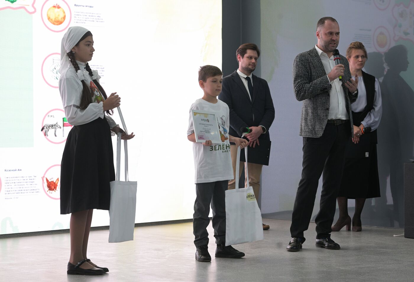 Выставка "Россия". Круглый стол "Бережливое сознание как основа профориентационного воспитания подрастающего поколения"