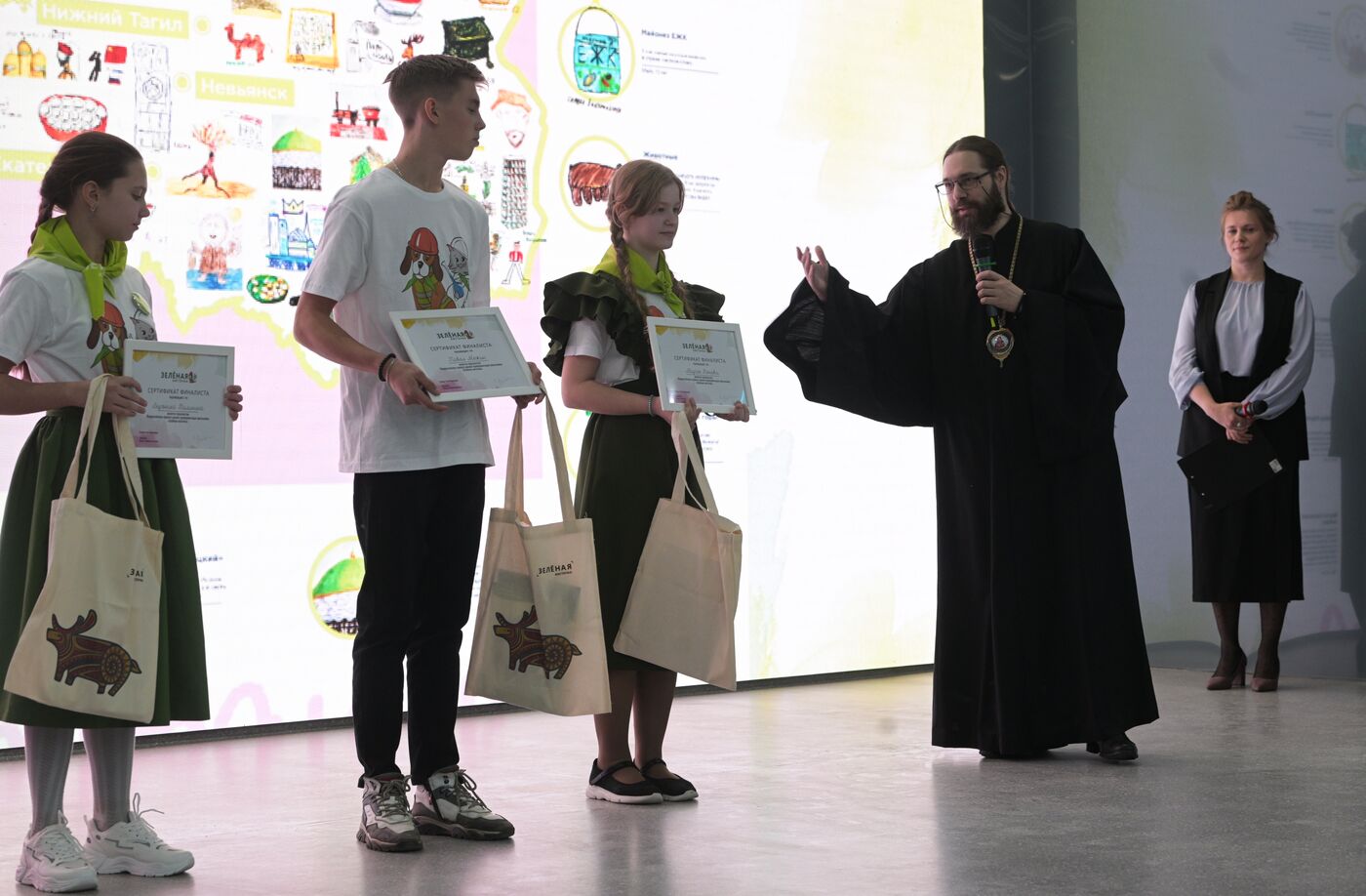 Выставка "Россия". Круглый стол "Бережливое сознание как основа профориентационного воспитания подрастающего поколения"