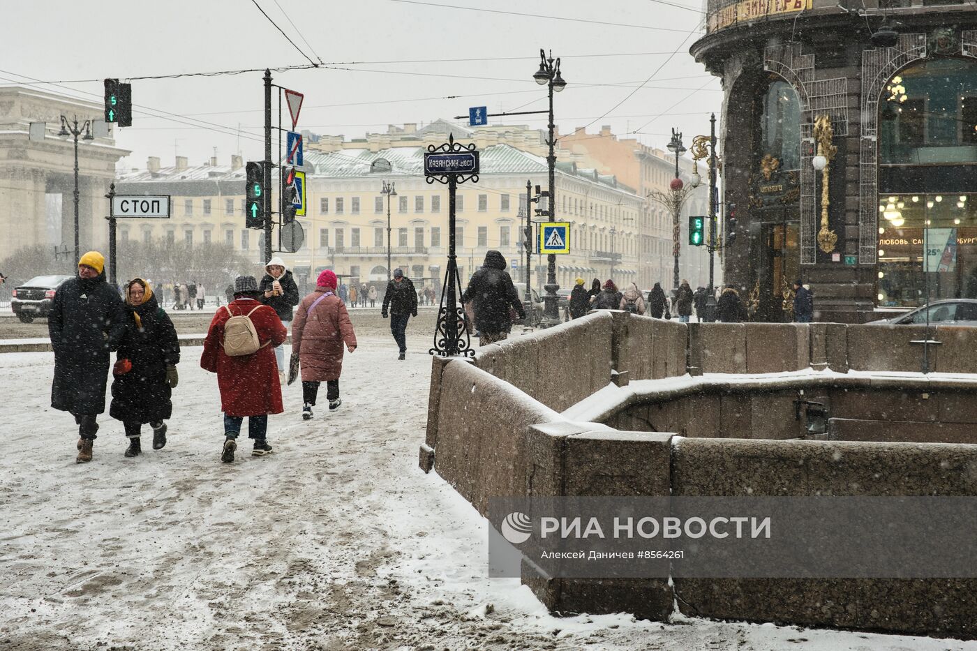 Виды зимнего Петербурга