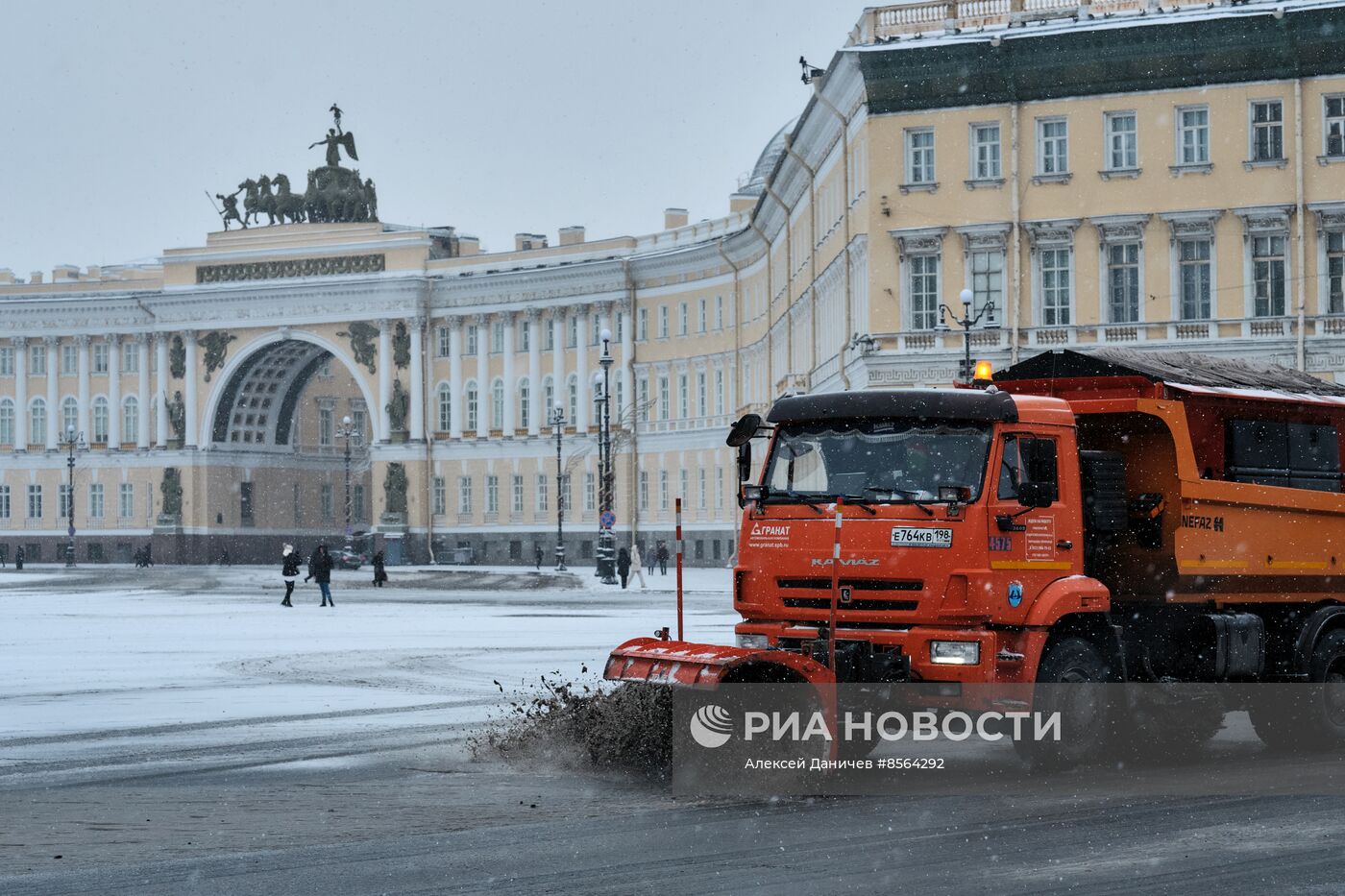 Виды зимнего Петербурга