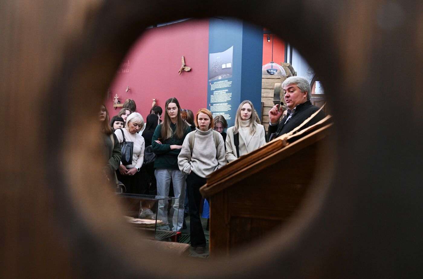 Выставка "Россия". "Экскурсия со знанием" с А. Гореславским