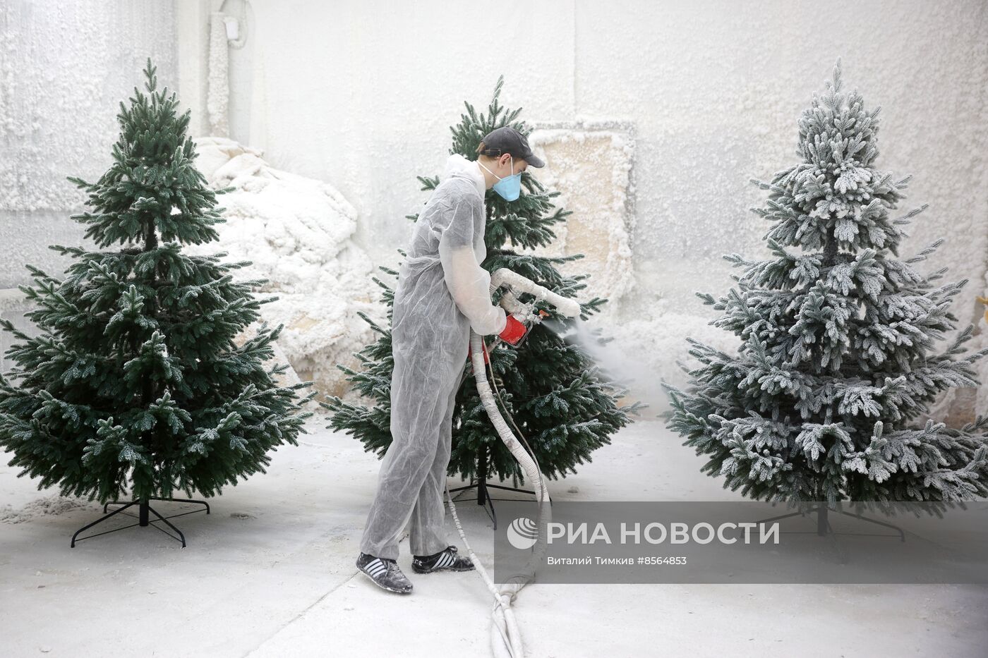 Производство искусственных новогодних елей в Новороссийске