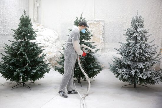 Производство искусственных новогодних елей в Новороссийске