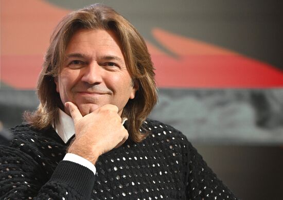 Выставка "Россия". Пресс-бранч шоу-подкаста Д. Маликова