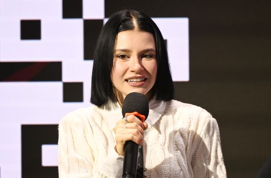 Выставка "Россия". Пресс-бранч шоу-подкаста Д. Маликова