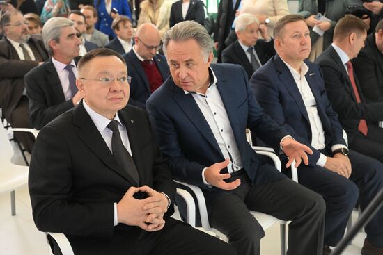 Выставка "Россия".Торжественное открытие экспозиции Минстроя РФ.