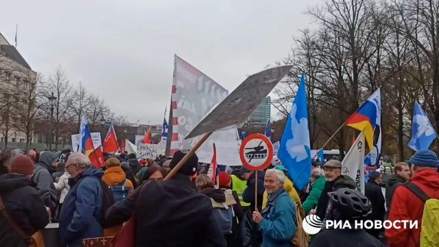 В Берлине состоялось шествие против поставки оружия на Украину