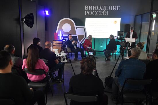 Выставка "Россия". Форсайт-сессия "Российское виноделие в перспективе. Взгляд визионеров"