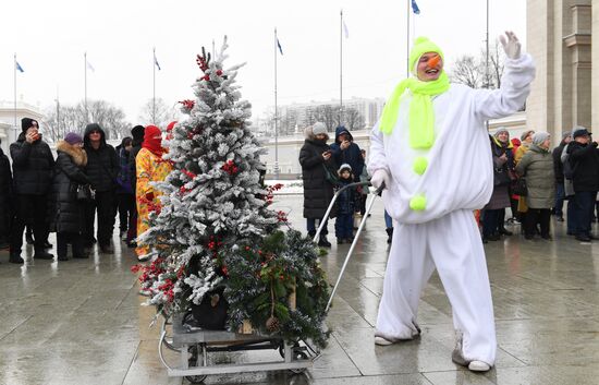 Выставка "Россия". Дни Дедов Морозов народов России: Якшамо Атя