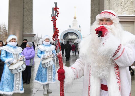 Выставка "Россия". Дни Дедов Морозов народов России: Якшамо Атя
