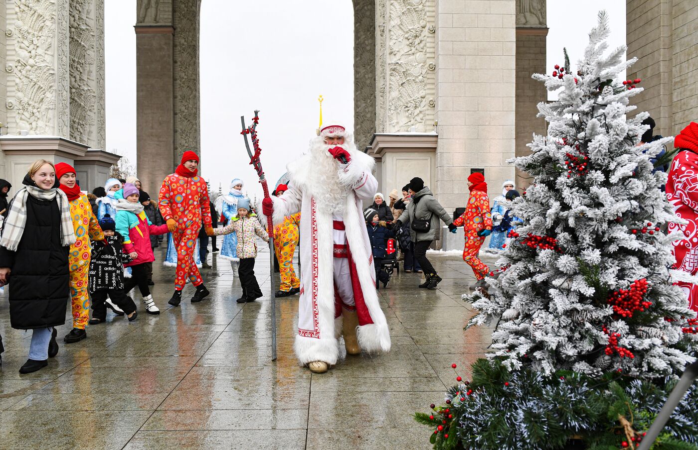 Выставка "Россия". Дни Дедов Морозов народов России: Якшамо Атя
