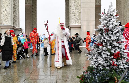 Выставка "Россия". Дни Дедов Морозов народов России: Якшамо Атя