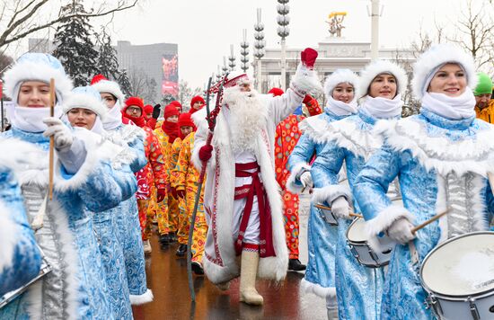 Выставка "Россия". Дни Дедов Морозов народов России: Якшамо Атя