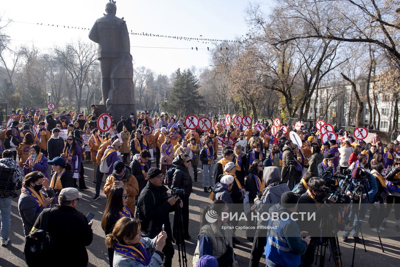 Марш против насилия после убийства жены экс-министра Казахстана