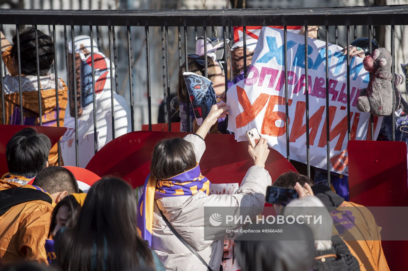 Марш против насилия после убийства жены экс-министра Казахстана