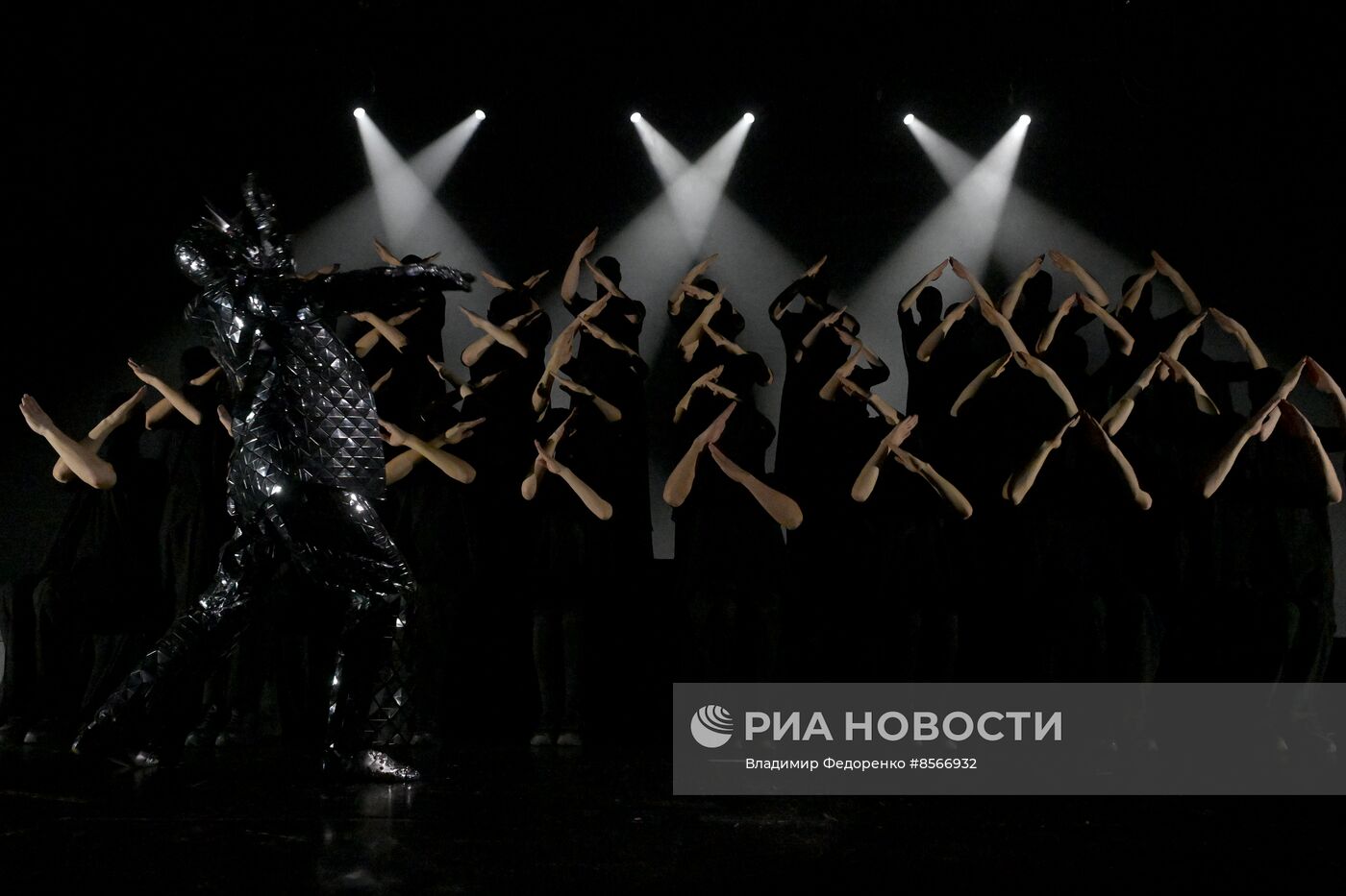 Спектакль "Атом Солнца" в театре О. Табакова