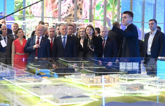 Выставка "Россия". Председатель Госдумы РФ В. Володин и депутаты посетили выставку "Россия" 