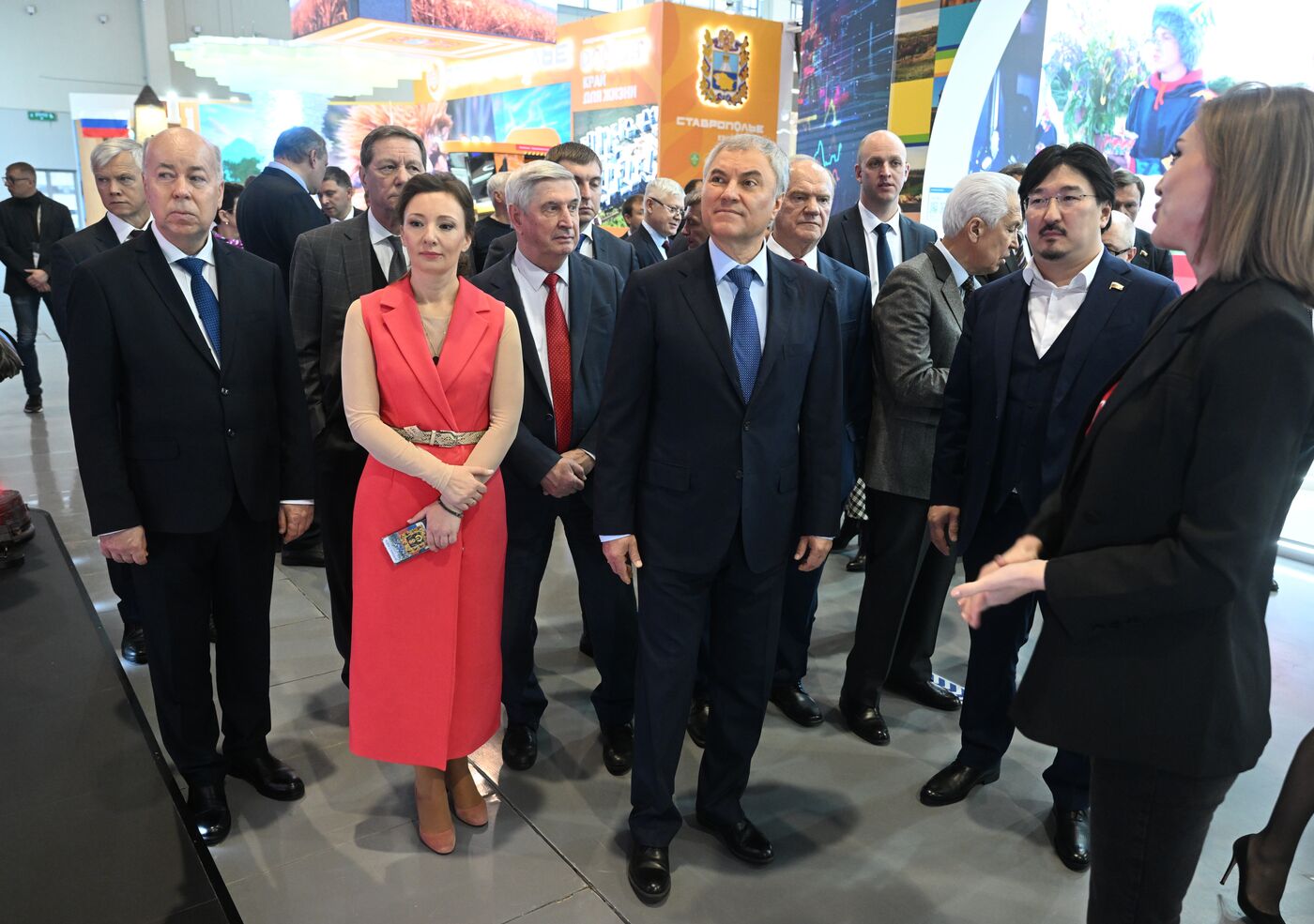 Выставка "Россия". Председатель Госдумы РФ В. Володин и депутаты посетили выставку "Россия" 